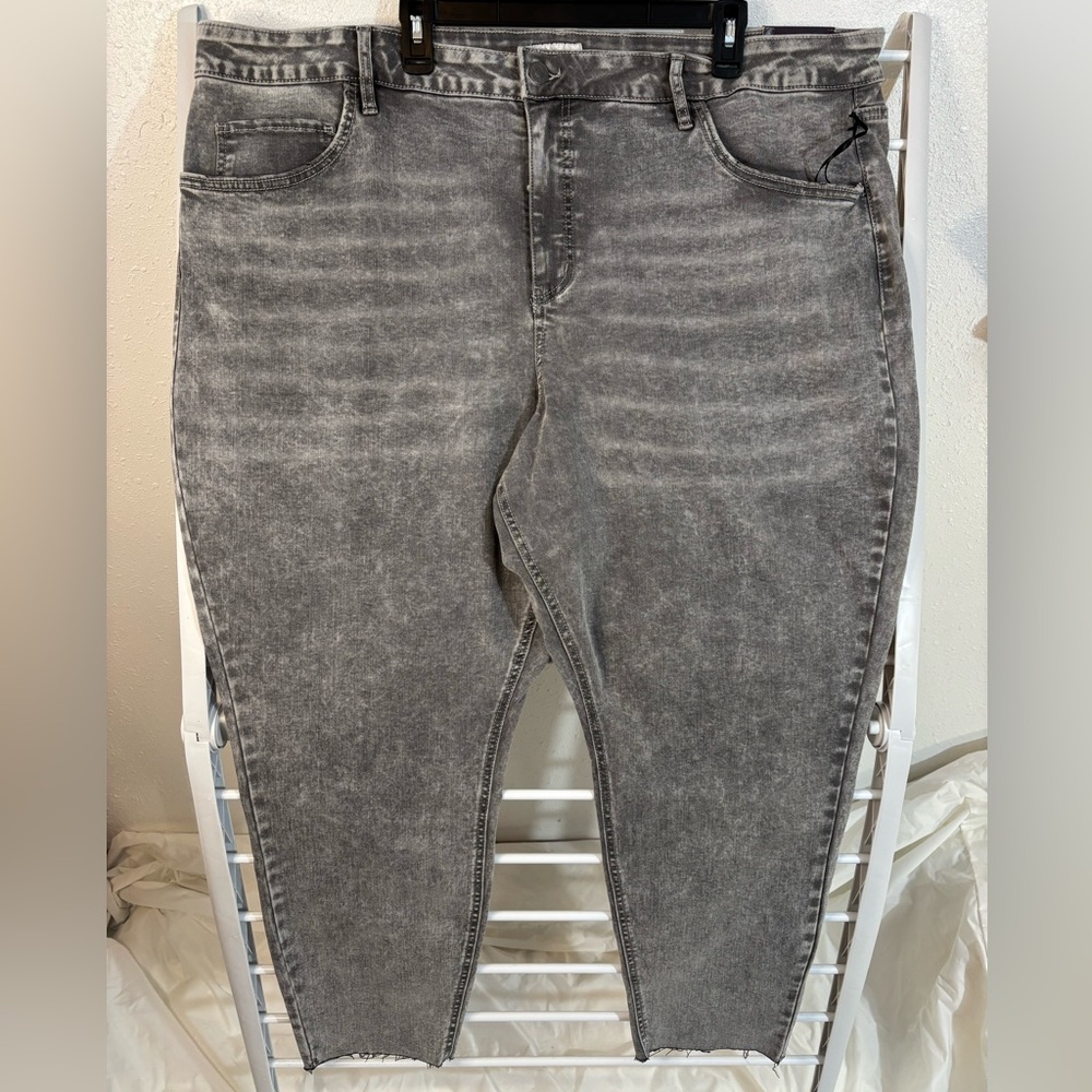 Ava+Viv NWT grey wash denim stretch cutoff ankle jeans, 26W